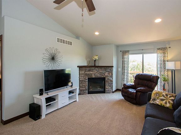 3rd image of 1826 Goose Lake Cir