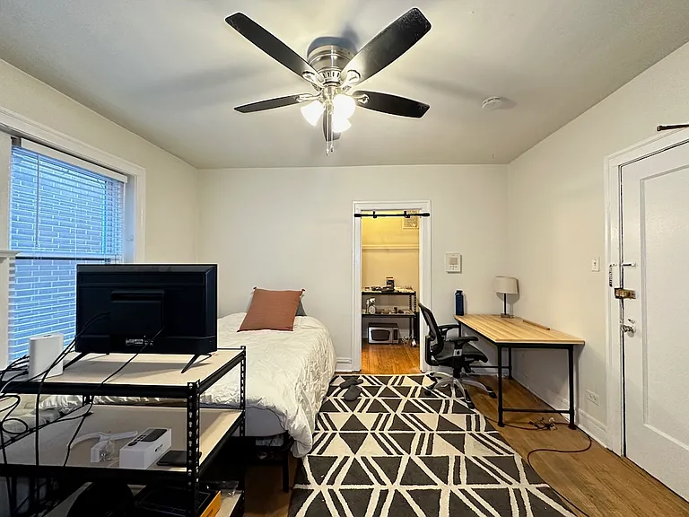 2129 N Dayton St #402 — Photo 8