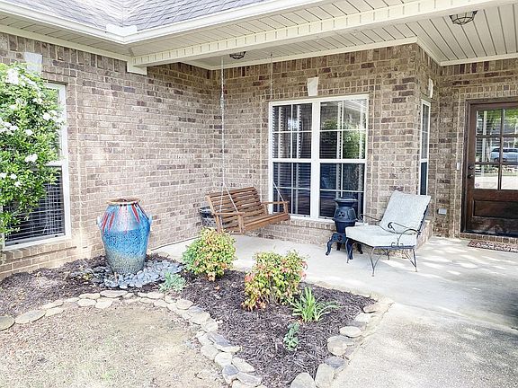 4th image of 1651 Dunwoody Dr
