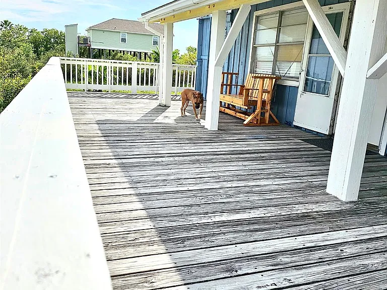 2104 Galveston Ave — Photo 2