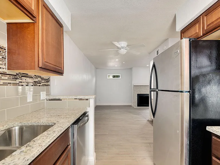 4624 San Jacinto St #B — Photo 14