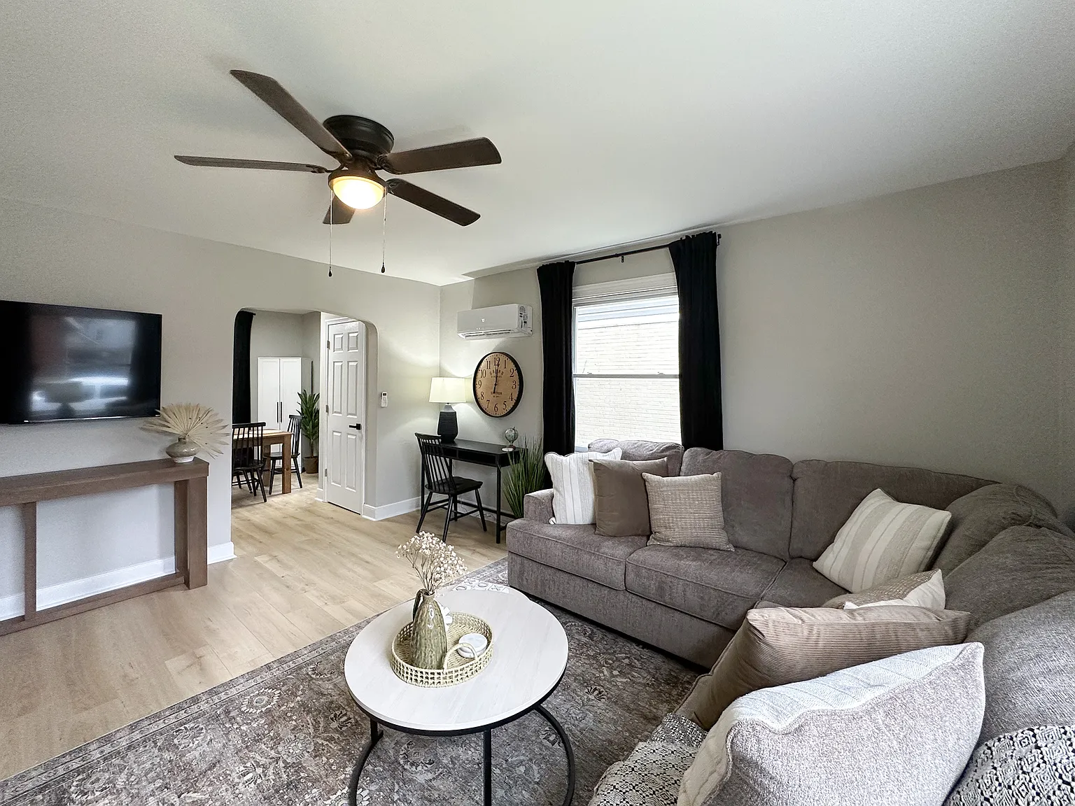 2 bed, 1000 sqft, $2,100 — Photo 2