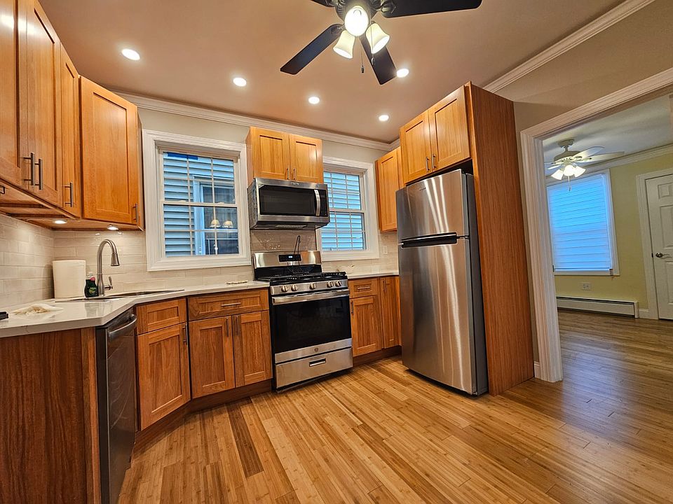 1st image of 29 Willard St APT 2