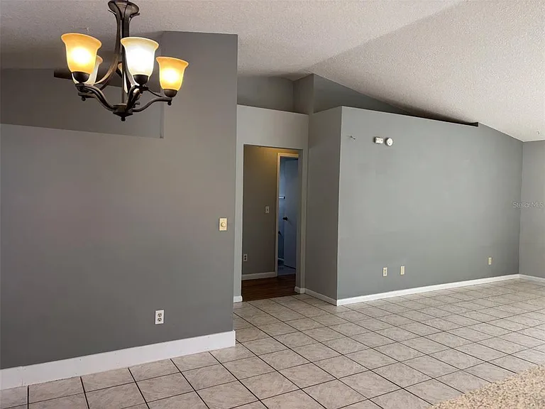 1927 Cheney Ct — Photo 8