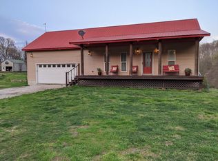 1996 Day Rd, Loogootee, IN 47553