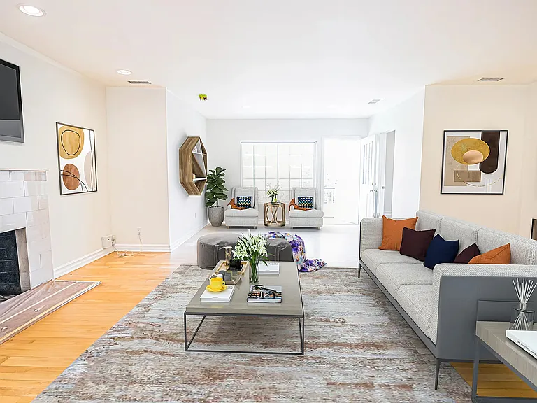 2024 Navy St — Photo 4