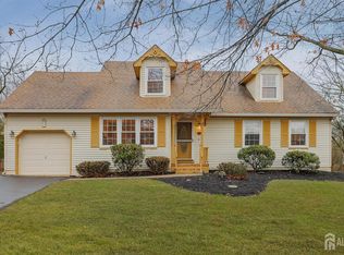 2 S Hampton Ct, Flemington, NJ 08822