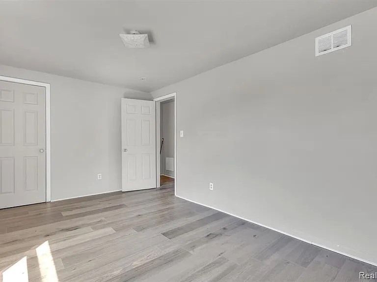 764 Woodmere St — Photo 21