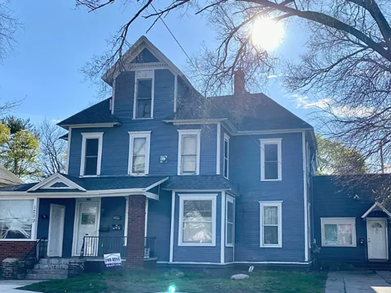 1229 Peck St — Photo 1