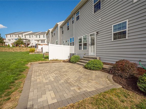 4th image of 101 Raymond Dr