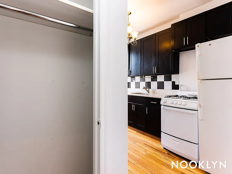 238 Irving Ave #3R — Photo 2
