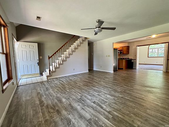 4th image of 898 W Shepherds Ln