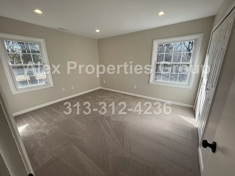 31045 Sheridan Dr — Photo 16