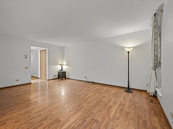 5th image of 292 Cane Garden Cir