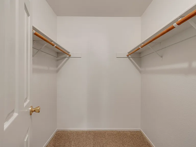 Oak Meadow Apartments — Photo 13