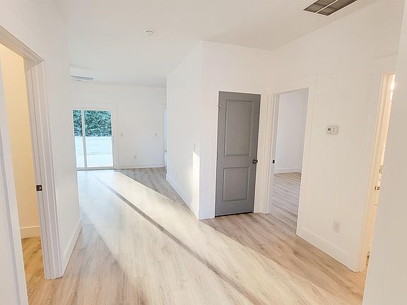 2nd image of 216 Essex Dr
