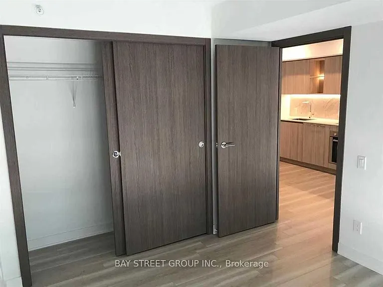 17 Bathurst St #916 — Photo 12