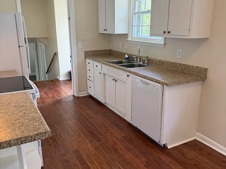 608 Sue Ct — Photo 10