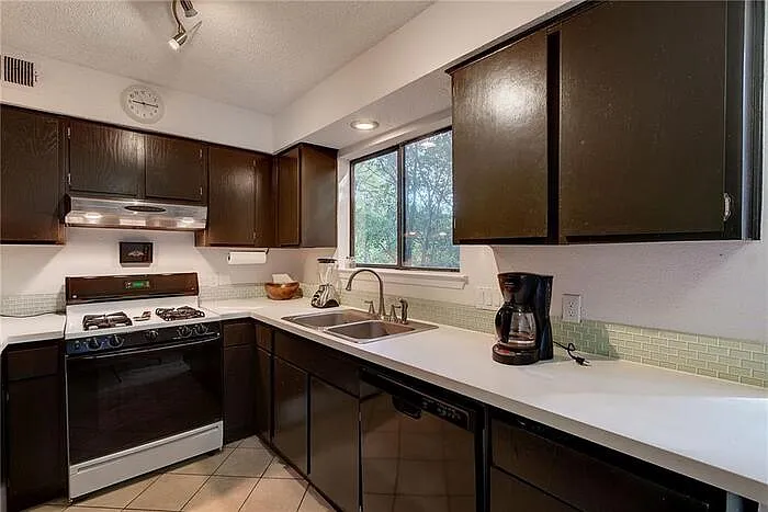 6211 Adalee Ave #A — Photo 8
