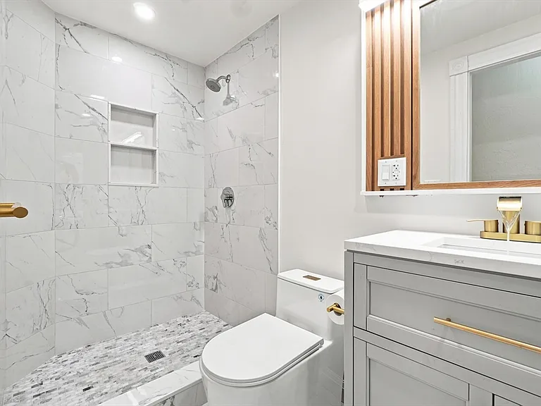 229 Saratoga St #2 — Photo 6