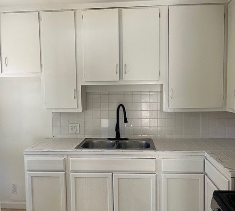 3rd image of 6007 Cahuenga Blvd #1A
