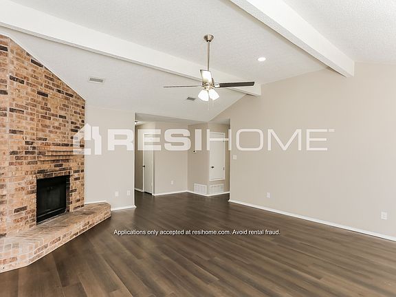 5th image of 2633 Claremont Dr