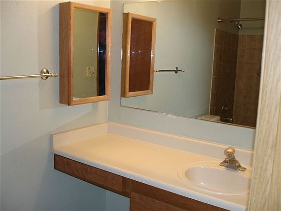 3rd image of 1025 E Evergreen Dr
