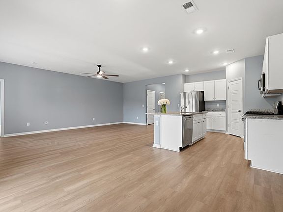 4th image of 536 Appaloosa Way
