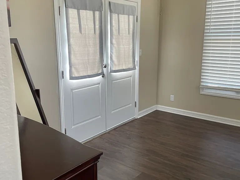 1128 S Clementine St S — Photo 10