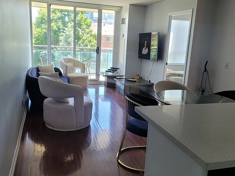 310 Red Maple Rd E #217 — Photo 14