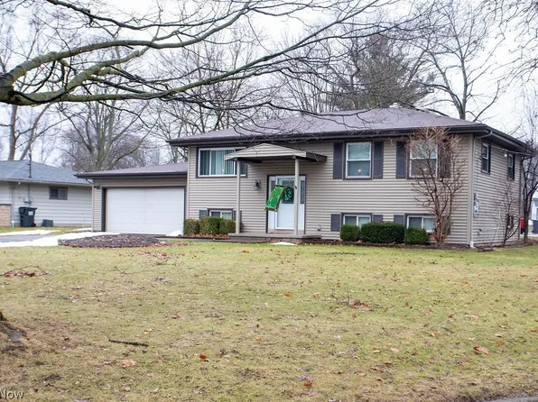 3490 Warwick Ct, Canfield, OH 44406