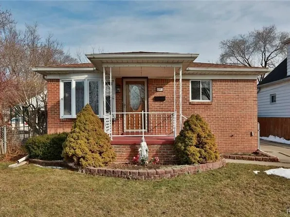 1257 Lindbergh St, Wyandotte, MI 48192