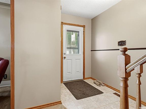 3rd image of 24 Davidson CRESCENT