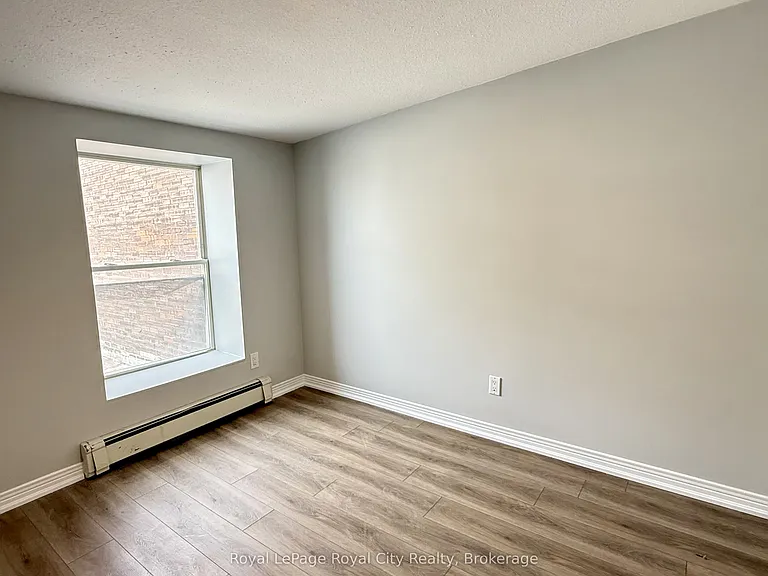 33 Wyndham St N #2 — Photo 11