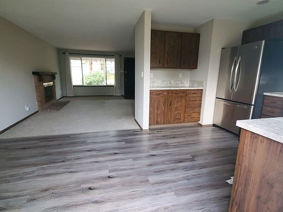 5th image of 4214 SE 1st Pl