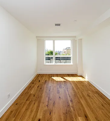 Rented by EXR | media 65