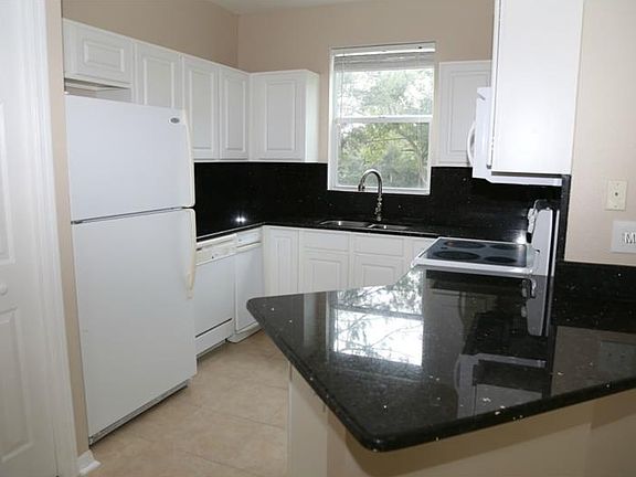 3rd image of 12422 Country White Cir