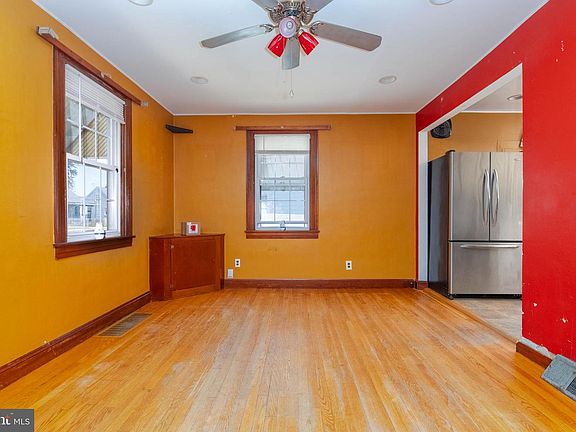 4th image of 18 Avenal Rd