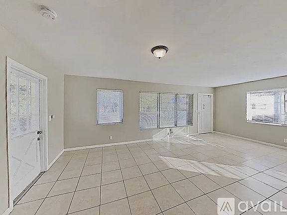 3rd image of 621 20th Ave N