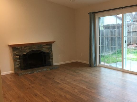 5th image of 308 Broadmoor St