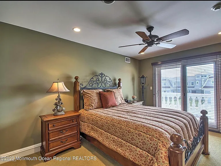 220 Pointe Dr — Photo 22