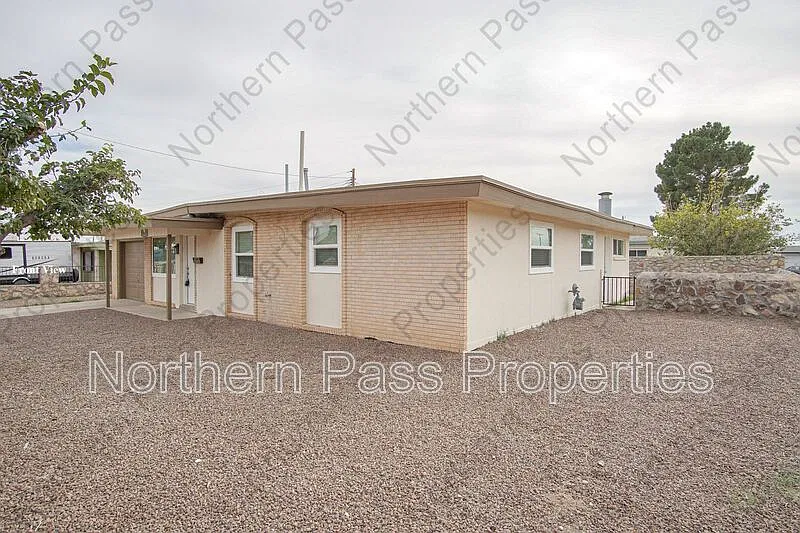 4 bed, 2.0 bath, 1256 sqft, $1,525 — Photo 2