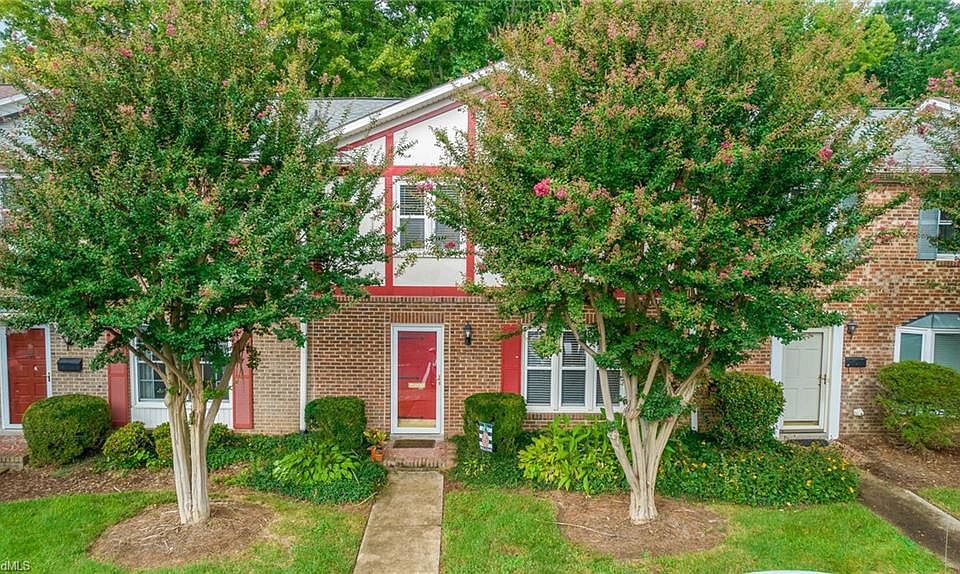 1st image of 3208 C Regents Park Ln