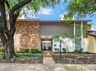 9835 Smokefeather Ln, Dallas, TX 75243