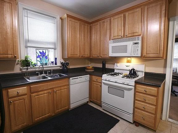 4th image of 3215 Tennyson Sq