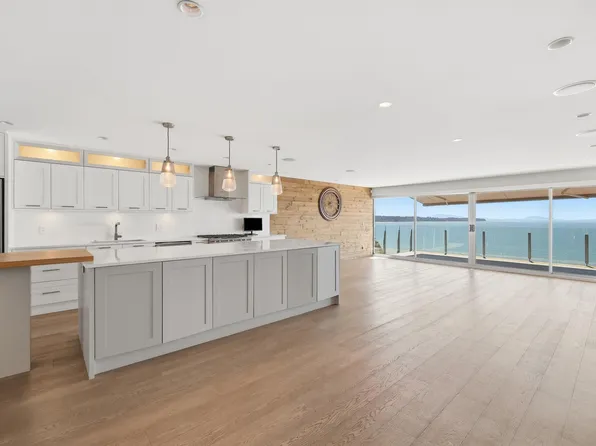 15240 Victoria Ave, White Rock, BC V4B 1G6