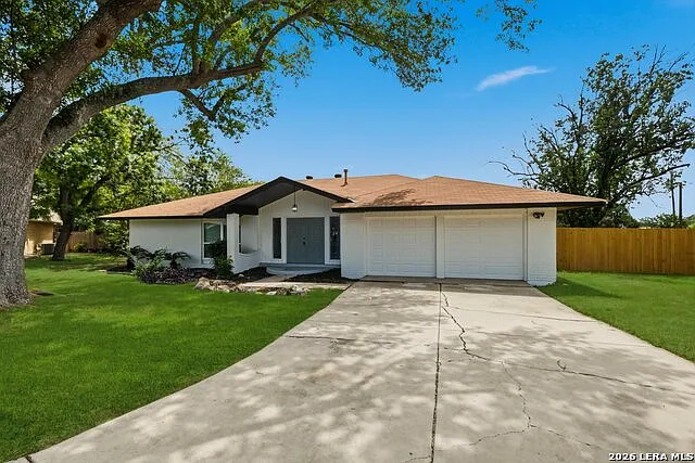 3 bed, 2.0 bath, 1979 sqft, $1,995 — Photo 2