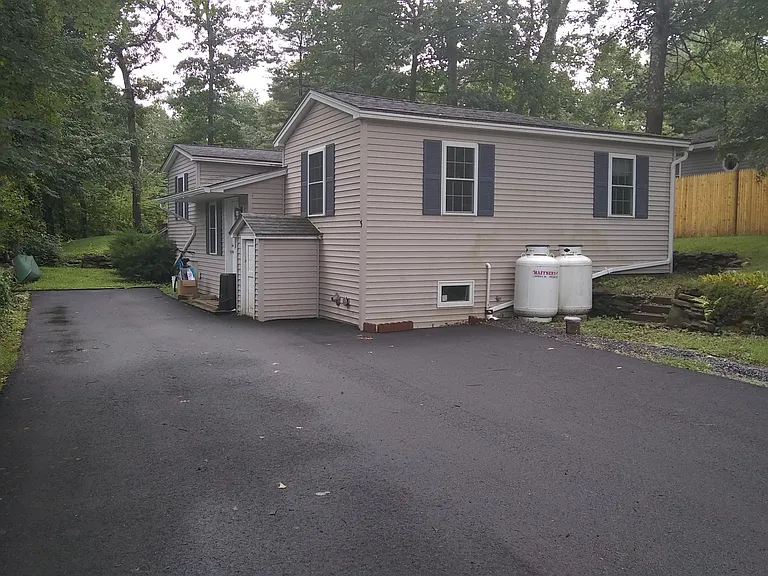 3 Alice Rd — Photo 2