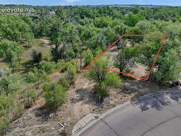 3rd image of 460 Crest Dr