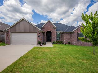 410 S Emerald Woods, Farmington, AR 72730